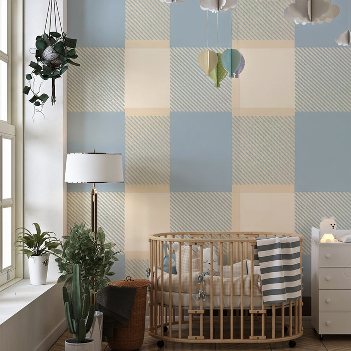 Papel pintado para habitación de bebé | Estampado vichy suave en azul y crema