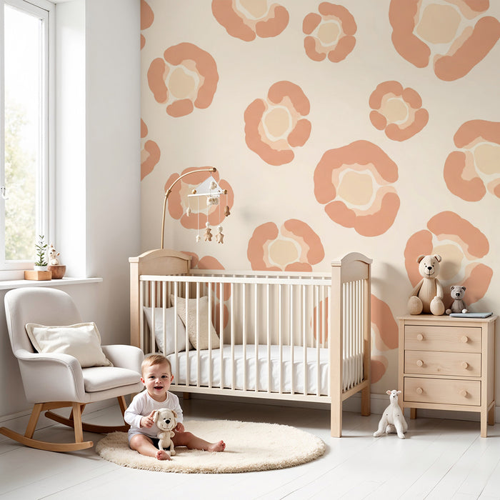 Papel de parede para quarto de bebé | Motivos florais suaves em tons de pêssego e creme