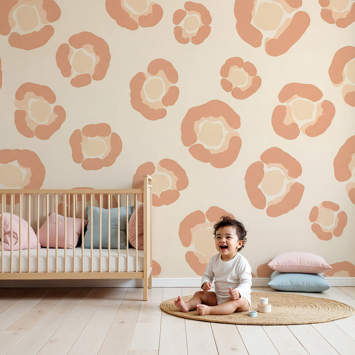 Papel de parede para quarto de bebé | Motivos florais suaves em tons de pêssego e creme