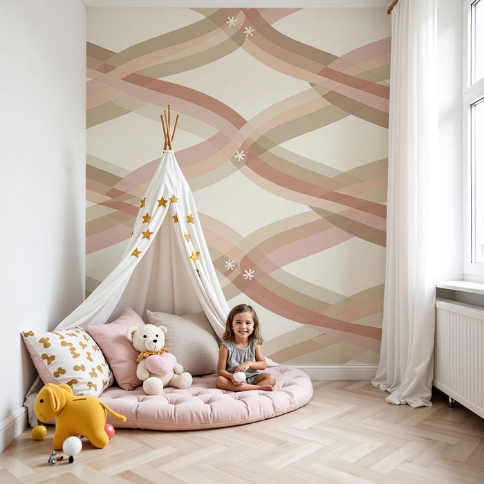 Papier peint chambre bébé | Motifs ondulés en rose et beige avec fleurs délicates