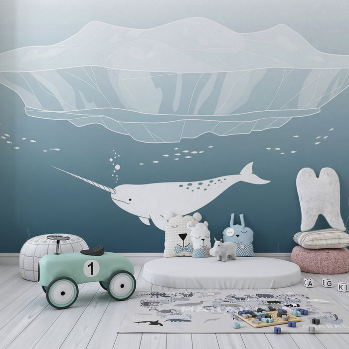 Papier peint chambre bébé | Narval sous un iceberg dans un océan apaisant