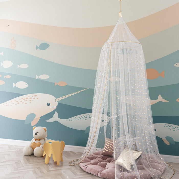Papier peint chambre bébé | Narvals joyeux et poissons colorés dans un océan apaisant