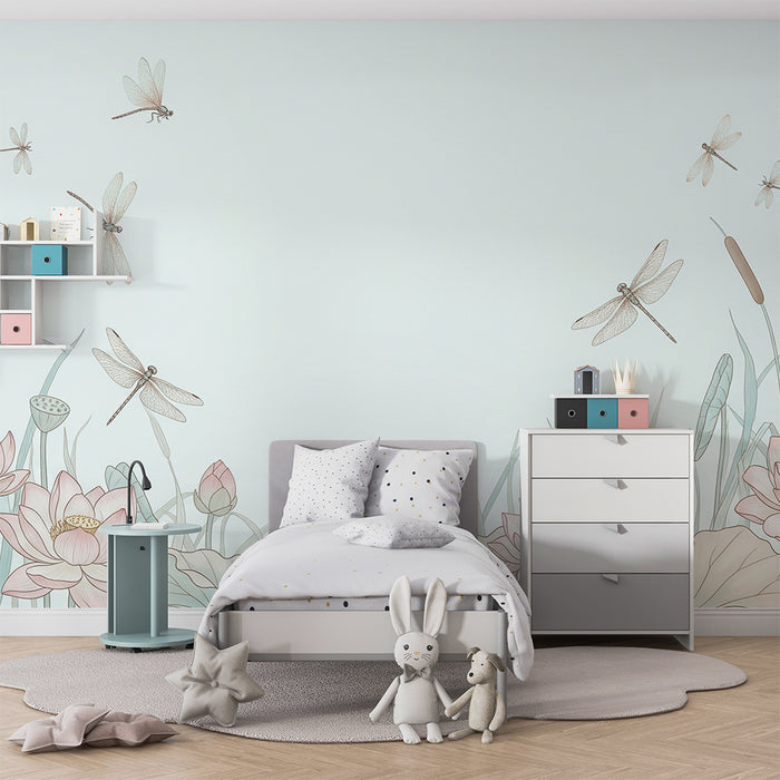 Papier peint chambre bébé | Nénuphars délicats et libellules dans un jardin paisible