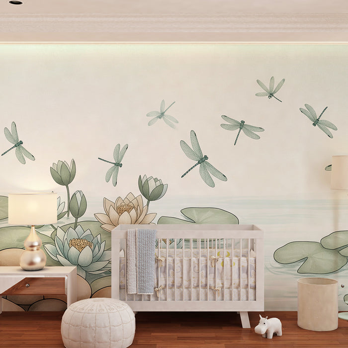 Papier peint chambre bébé | Nénuphars et libellules dans un décor apaisant