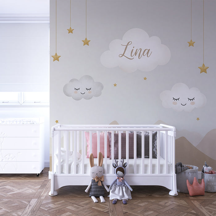 Babyzimmer Tapete | Sanfte Wolken und goldene Sterne auf beruhigendem Hintergrund