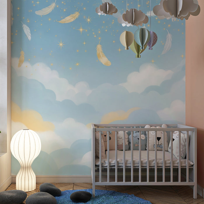 Papel de parede quarto bebê | Nuvens suaves e penas douradas num céu estrelado