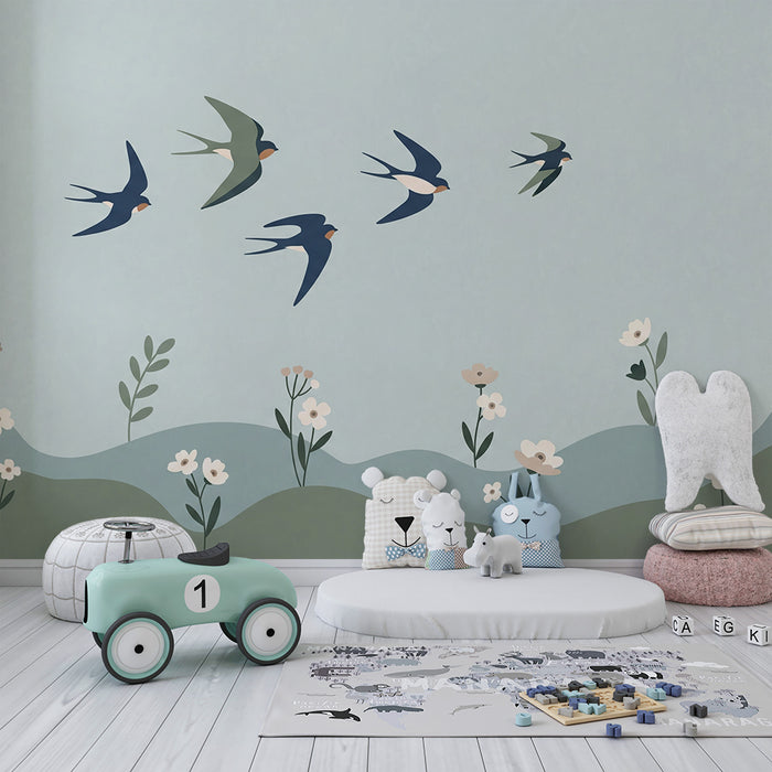 Papel de parede para quarto de bebé | Pássaros a voar sobre uma paisagem floral suave