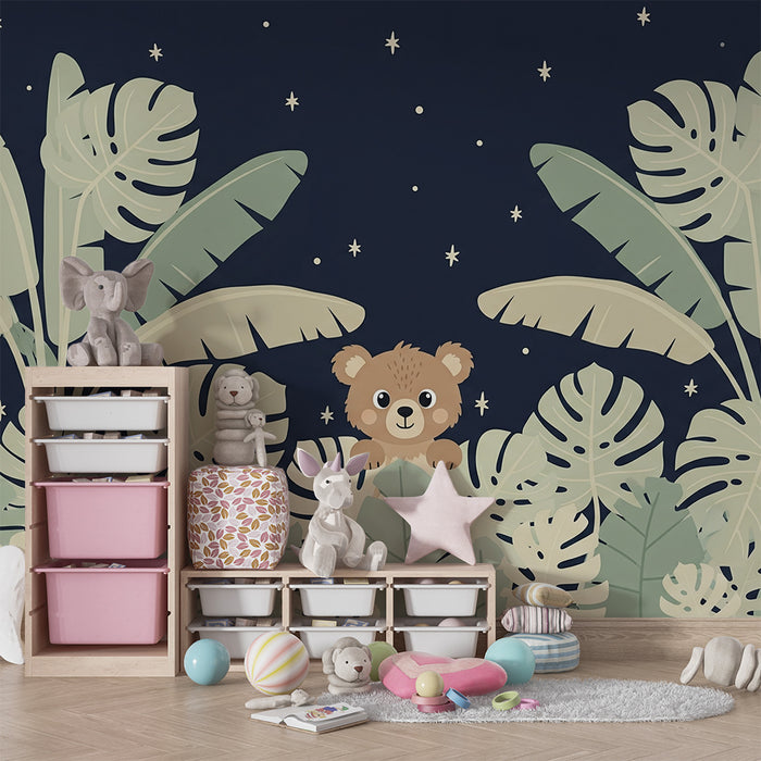 Papier peint chambre bébé | Ourson curieux dans la jungle nocturne