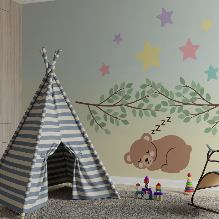 Papel pintado infantil | Osito dormido bajo un cielo estrellado pastel