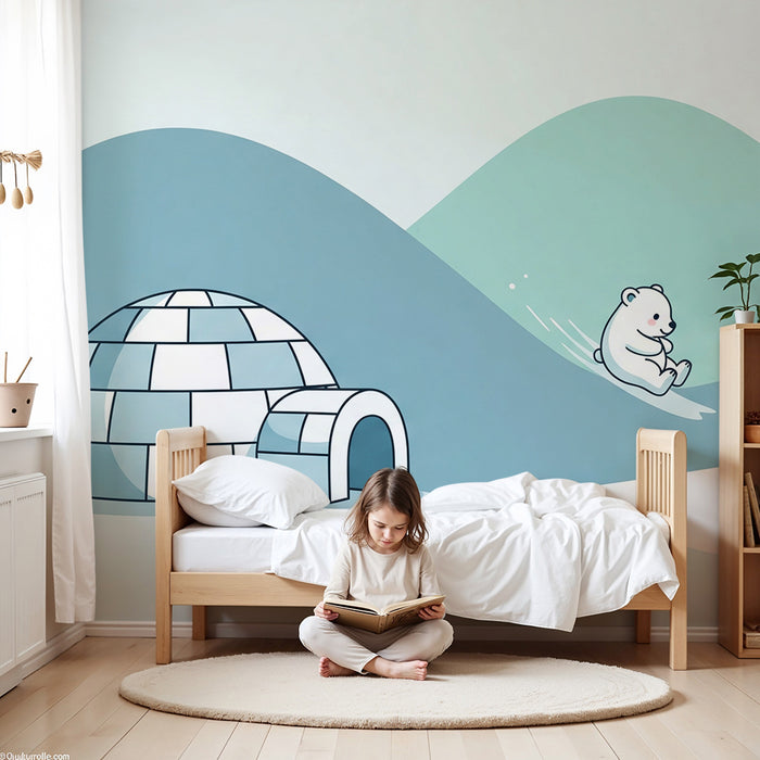 Papier peint chambre bébé | Ourson espiègle sur des collines enneigées