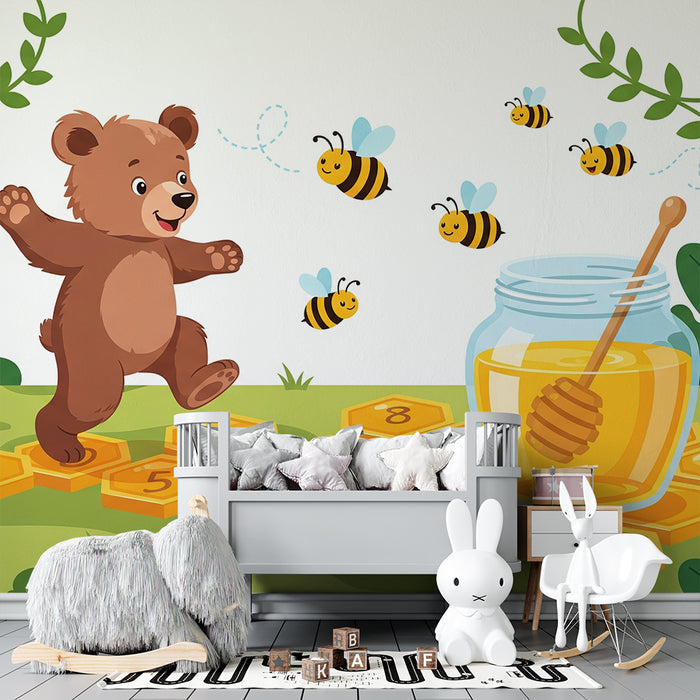 Papier peint chambre bébé | Ourson joyeux et abeilles dans un jardin fleuri