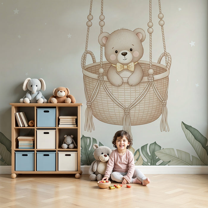 Papel de perete cameră bebeluși | Ursuleț suspendat și frunziș moale