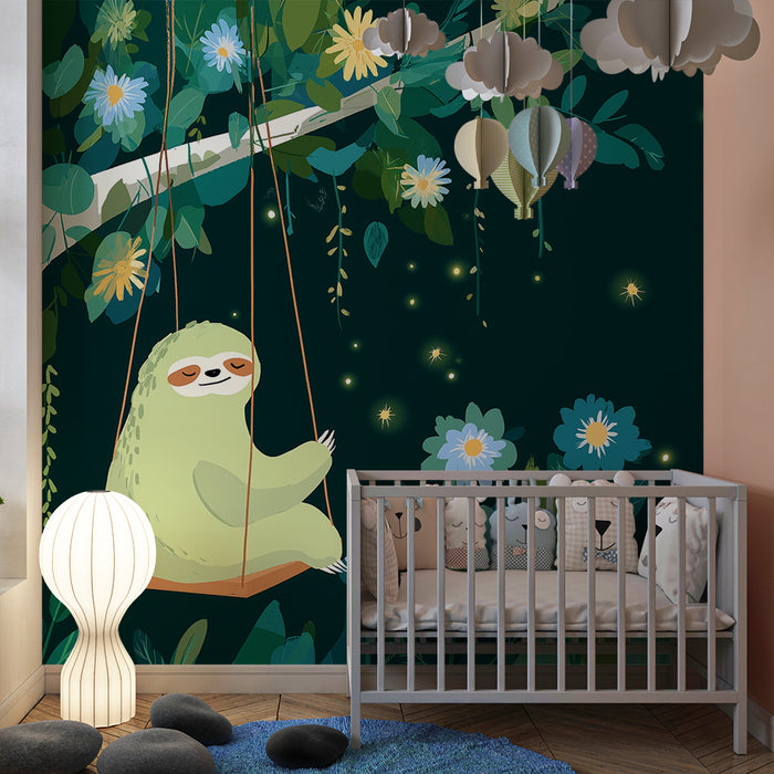 Papier peint chambre bébé | Paresseux sur une balançoire entouré de fleurs et de feuillage