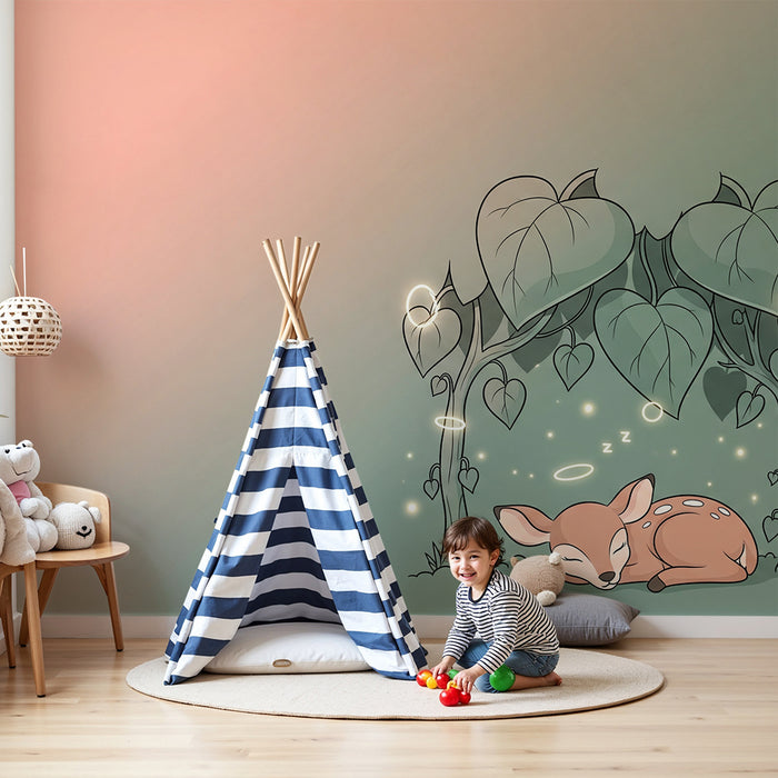 Papier peint chambre bébé | Petit faon endormi sous un feuillage doux