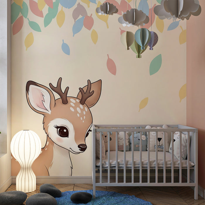 Χαρτί τοίχου για το δωμάτιο του μωρού | Μικρό ελάφι και πολύχρωμα φύλλα σε απαλό φόντο