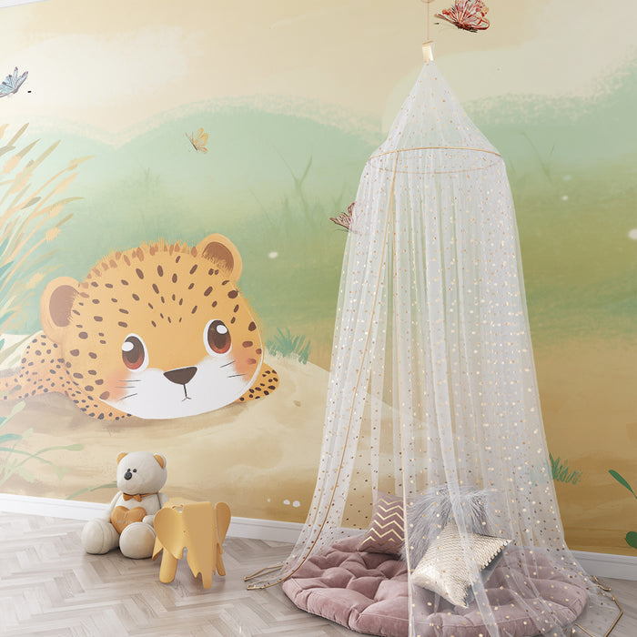 Papier peint chambre bébé | Petit léopard curieux dans un paysage ensoleillé