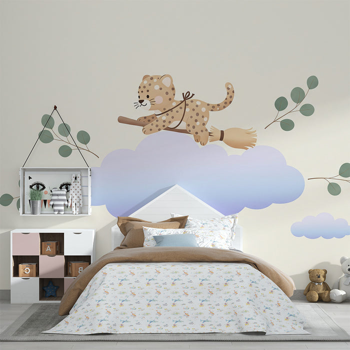 Papier peint chambre bébé | Petit léopard sur un nuage avec des feuillages délicats