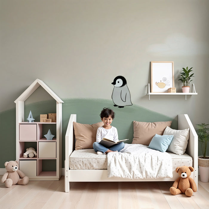 Papel pintado infantil | Pequeño pingüino en una suave colina