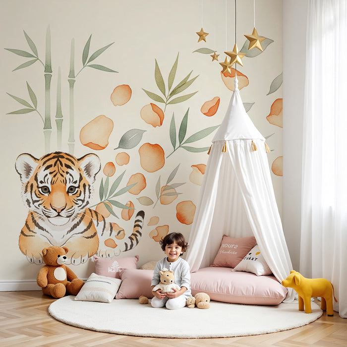Papel de parede para quarto de bebé | Pequeno tigre e folhagem delicada com pétalas de flores