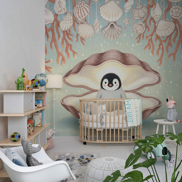 Papier peint chambre bébé | Pingouin dans une coquille et décor marin