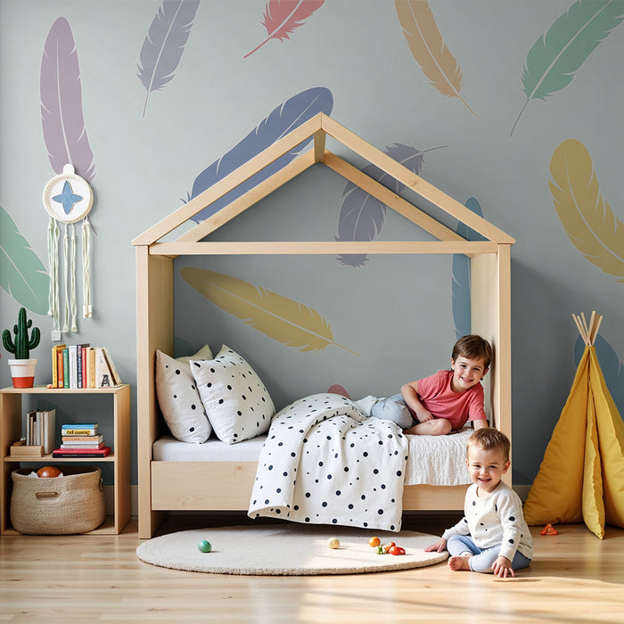 Babyzimmer Tapete | Bunte Federn auf pastellfarbenem Hintergrund