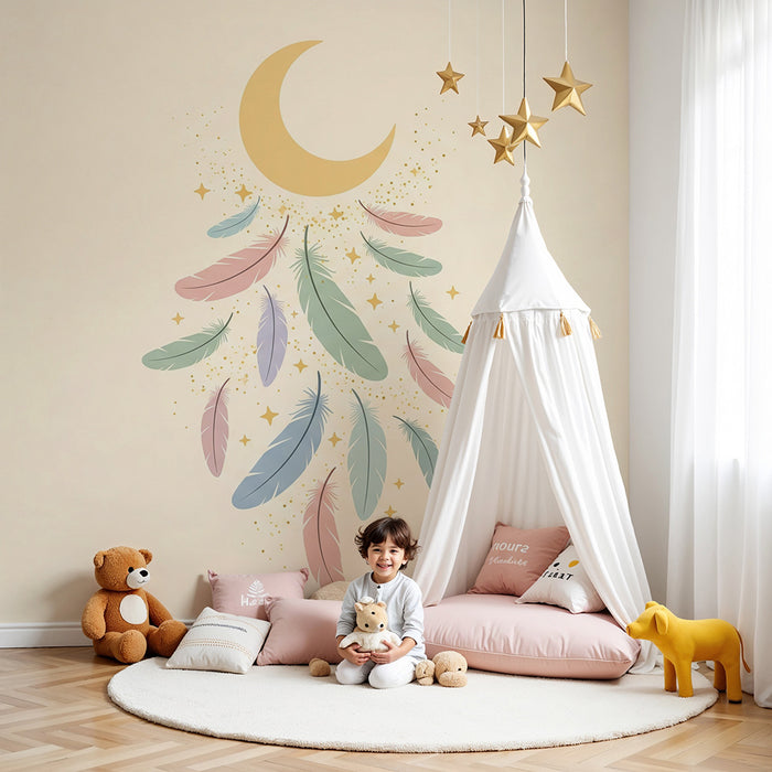 Papel de parede quarto bebê | Penas delicadas e lua dourada em fundo suave