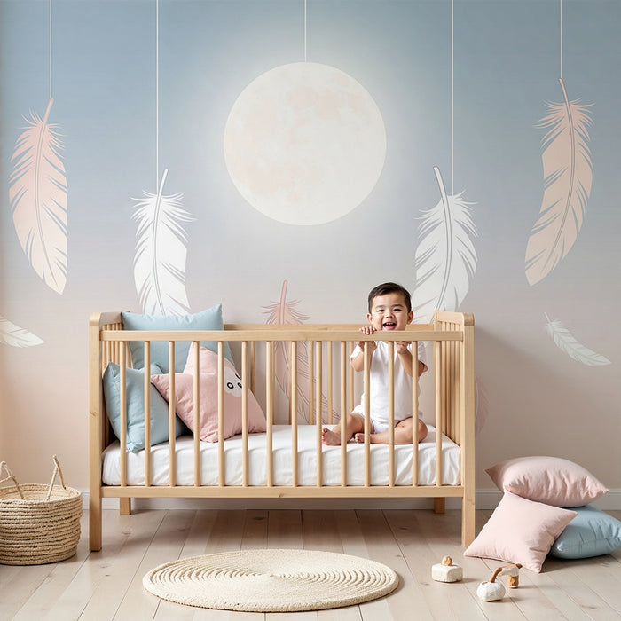 Papel de parede quarto bebê | Penas delicadas suspensas sob uma lua suave