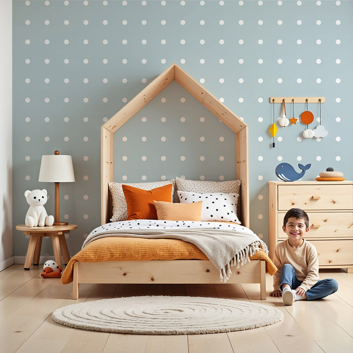 Papel de parede para quarto de bebé | Bolinhas brancas sobre fundo azul suave