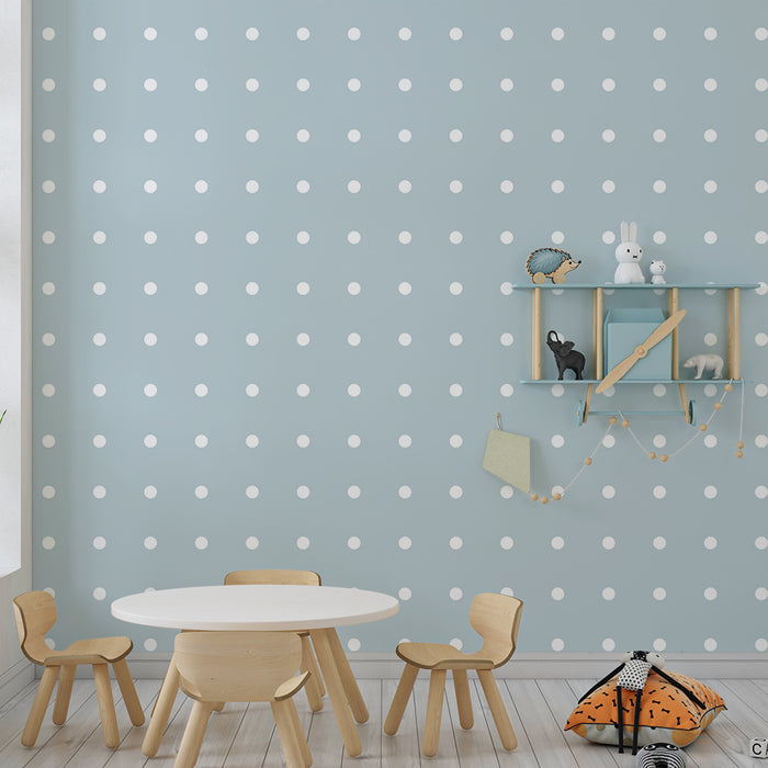 Papel de parede para quarto de bebé | Bolinhas brancas sobre fundo azul suave