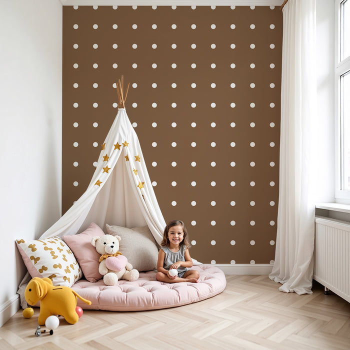 Papel de parede para quarto de bebé | Bolinhas brancas sobre fundo castanho suave
