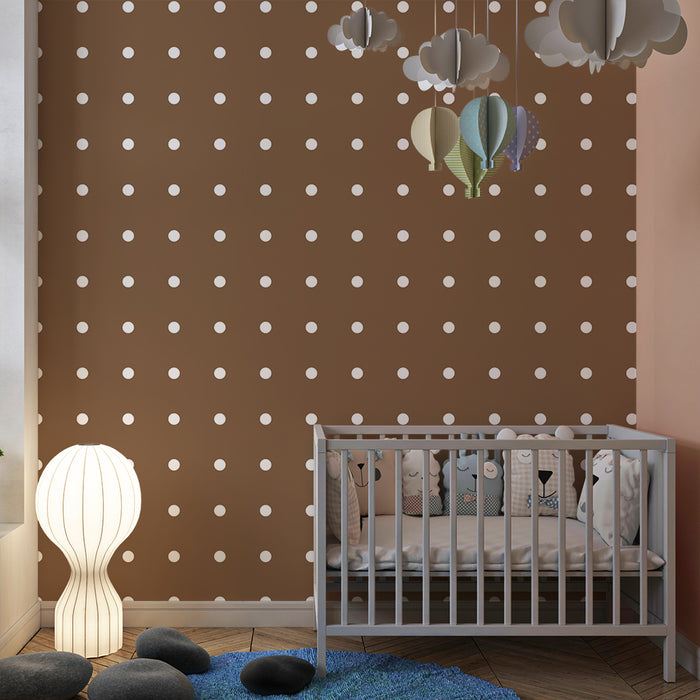 Papel de parede para quarto de bebé | Bolinhas brancas sobre fundo castanho suave