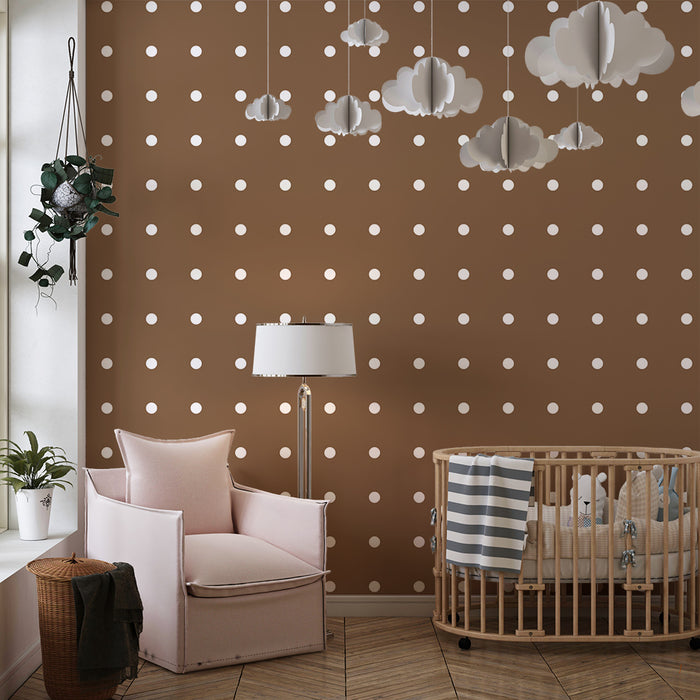 Papel de parede para quarto de bebé | Bolinhas brancas sobre fundo castanho suave