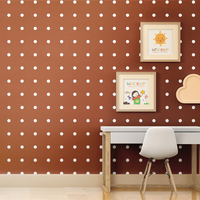 Babykamer behang | Witte stippen op een donkere terracotta achtergrond
