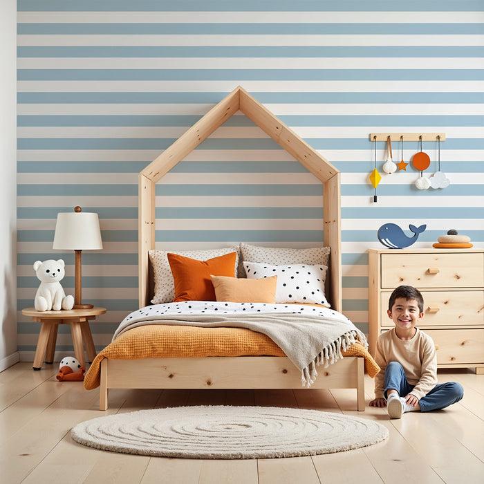 Papier peint chambre bébé | Rayures bleu clair et blanc pour une ambiance douce
