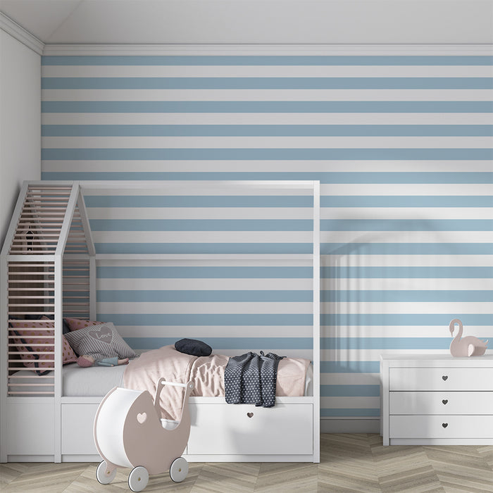 Papier peint chambre bébé | Rayures bleu clair et blanc pour une ambiance douce