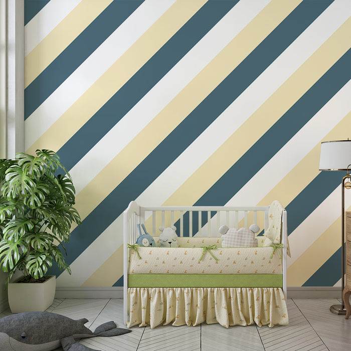 Papier peint chambre bébé | Rayures diagonales en bleu et beige