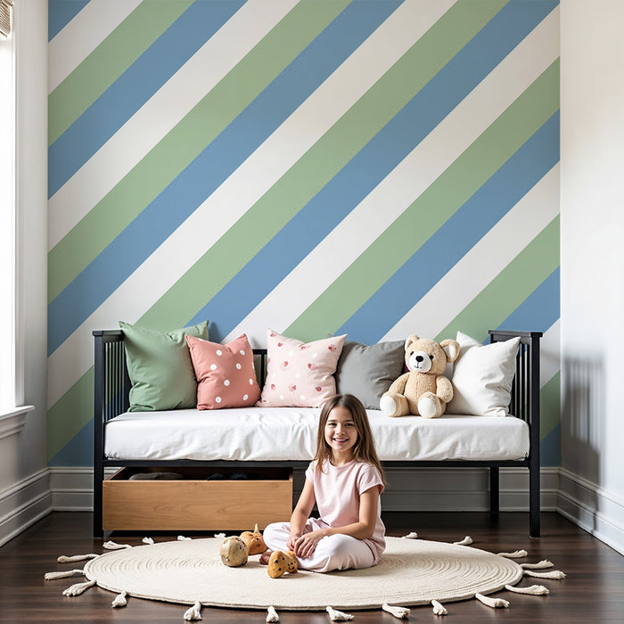 Papier peint chambre bébé | Rayures diagonales en bleu et vert apaisant