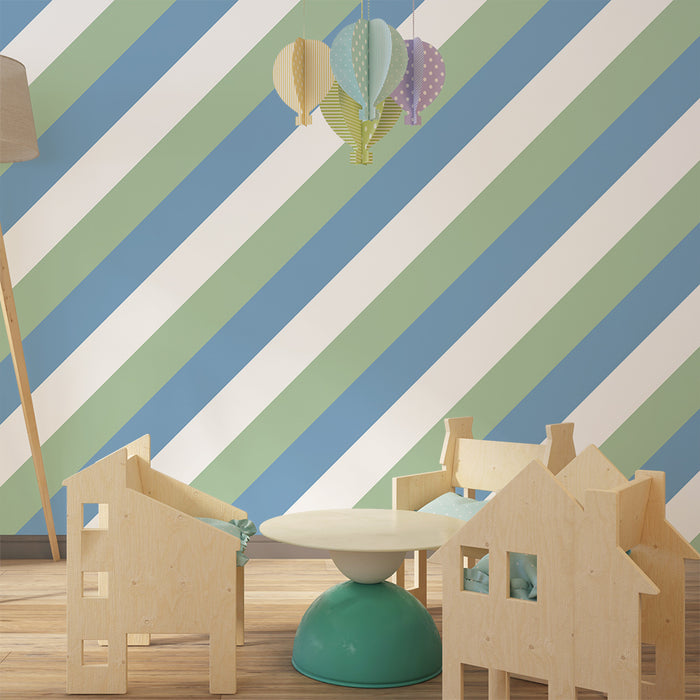 Papier peint chambre bébé | Rayures diagonales en bleu et vert apaisant