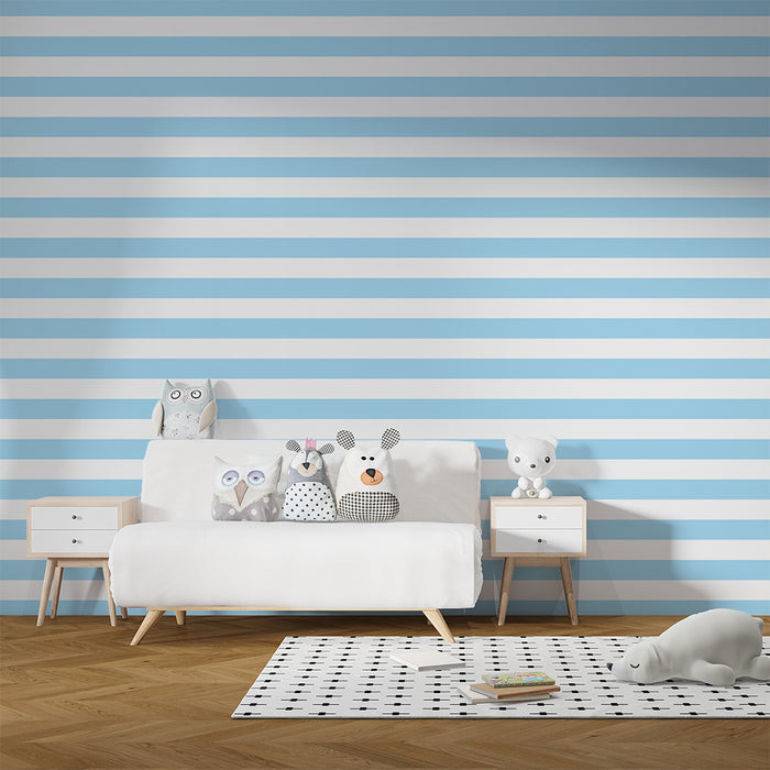 Papel de parede para quarto de bebé | Listras suaves azul-céu e branco para um ambiente tranquilo