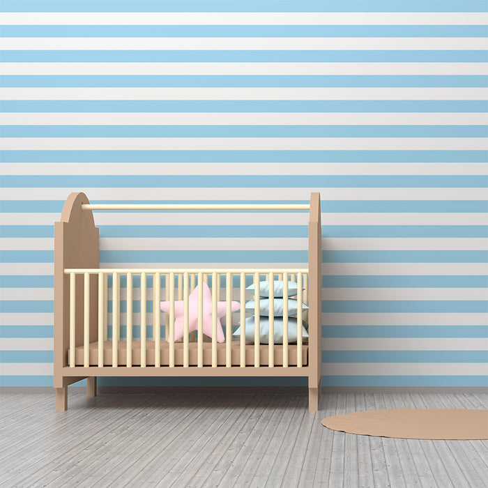 Papel de parede para quarto de bebé | Listras suaves azul-céu e branco para um ambiente tranquilo