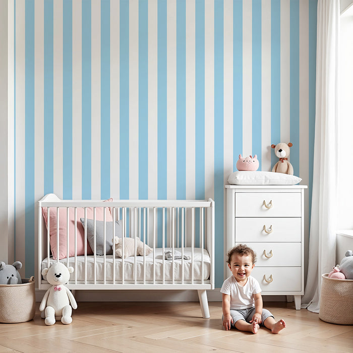 Papier peint chambre bébé | Rayures douces en bleu ciel pour une ambiance apaisante