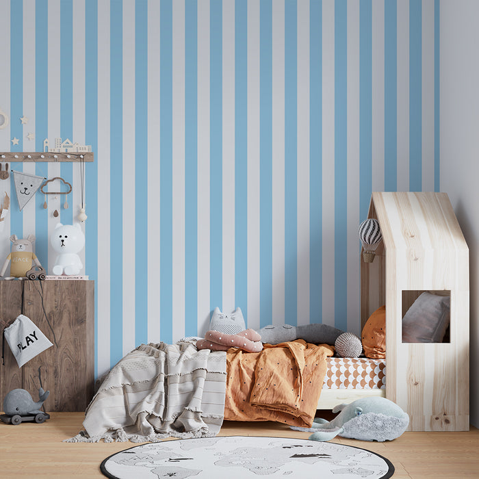 Papier peint chambre bébé | Rayures douces en bleu ciel pour une ambiance apaisante