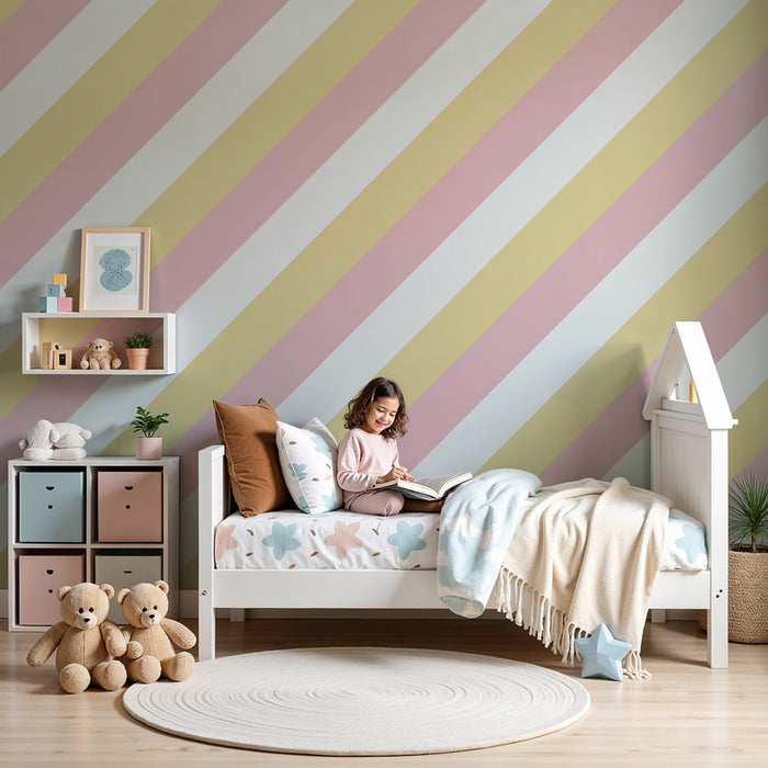 Papier peint chambre bébé | Rayures douces en jaune pastel et rose