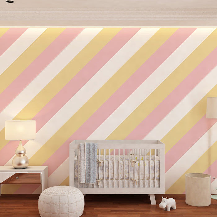 Papier peint chambre bébé | Rayures douces en jaune pastel et rose