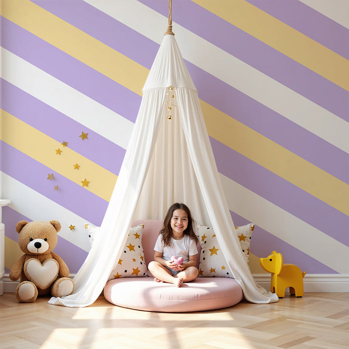 Papier peint chambre bébé | Rayures douces en lavande et jaune pâle