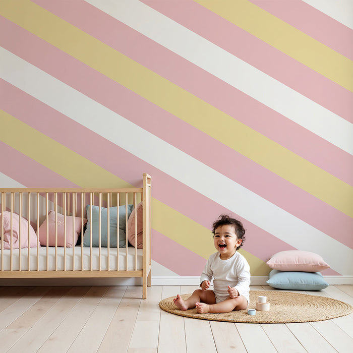 Papier peint chambre bébé | Rayures douces en rose et jaune pastel
