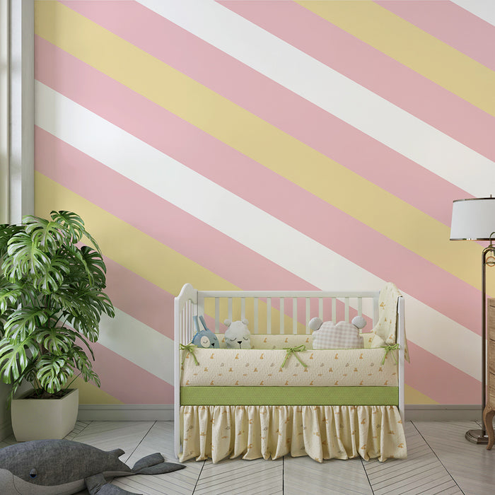 Papier peint chambre bébé | Rayures douces en rose et jaune pastel