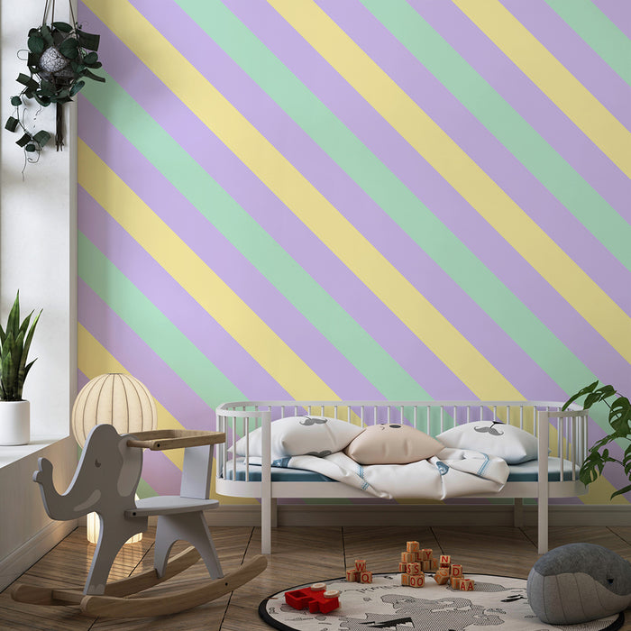 Papier peint chambre bébé | Rayures pastel en violet, vert et jaune