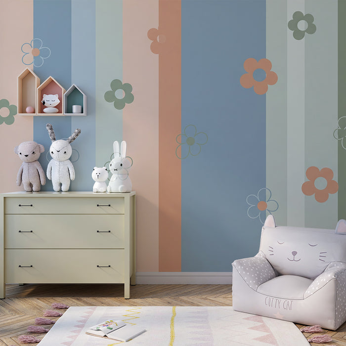 Barnrumstapet | Pastellrandiga blommönster för en mjuk atmosfär