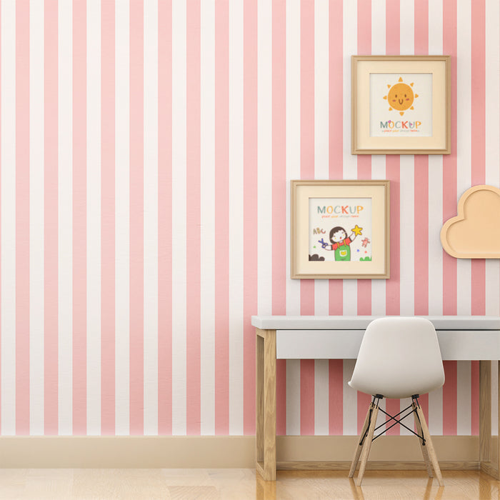 Papier peint chambre bébé | Rayures roses délicates sur fond blanc